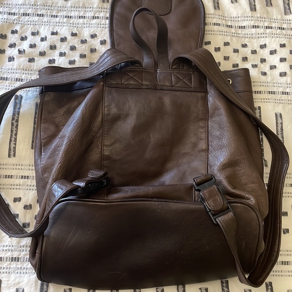 Boulder Ridge drawstring leather backpack. - Picture 10 of 11